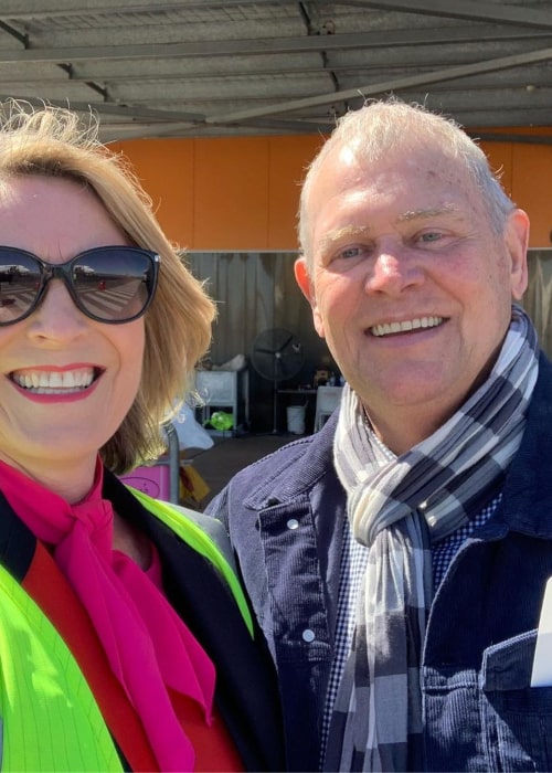 John Farnham posing with a fan in August 2019