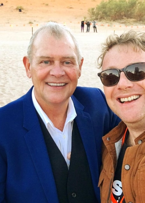 John Farnham posing with a fan in July 2018