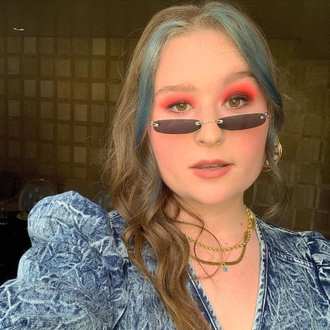 Julia Lester taking a glammed-up selfie at The London West Hollywood at Beverly Hills in October 2019