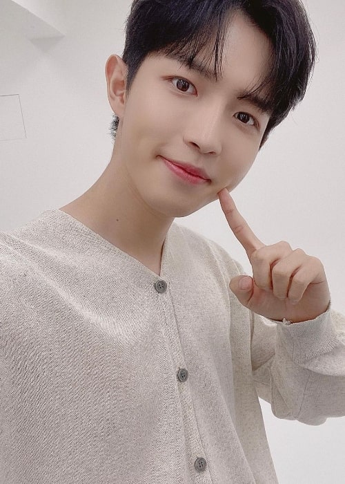 Kim Jae-hwan taking a selfie in August 2020