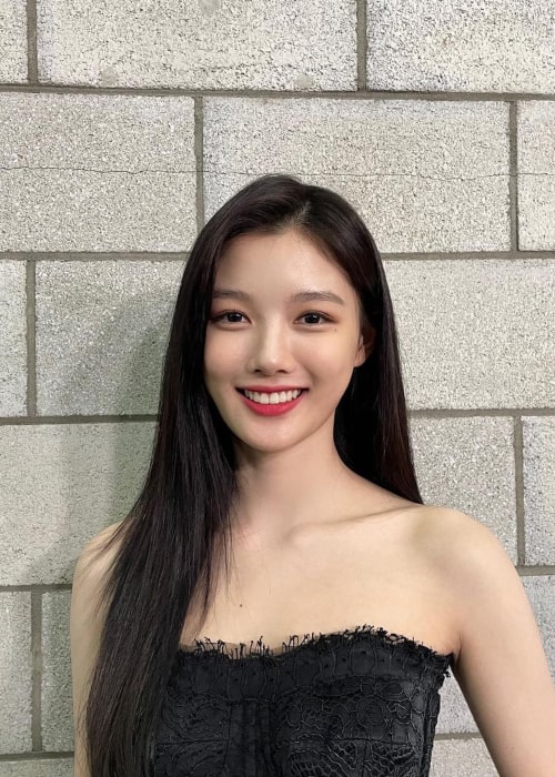 Kim Yoojung Height, Weight, Age, Family, Facts, Education, Biography