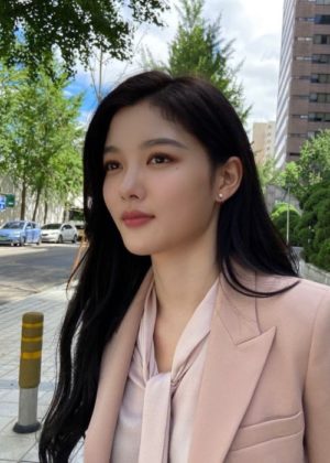 Kim Yoo-jung Height, Weight, Age, Family, Facts, Education, Biography