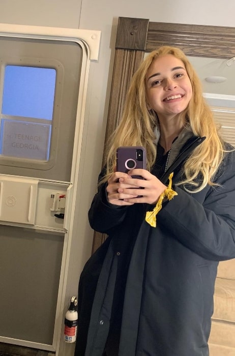 Nikki Roumel as seen while taking a mirror selfie