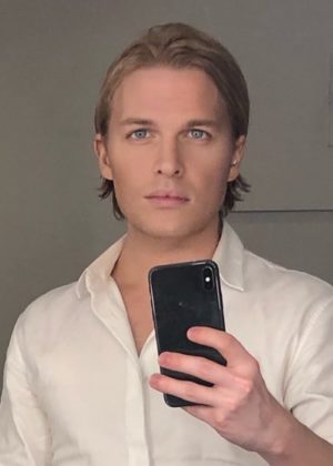 Ronan Farrow Height, Weight, Family, Boyfriend, Education, Biography