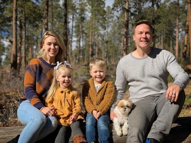 Scott Porter posing for a picture with his family in November 2020