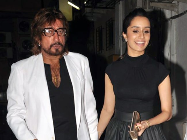 Shakti Kapoor and his daughter Shraddha Kapoor celebrate the anniversary of Padmini Kolhapure in November 2013