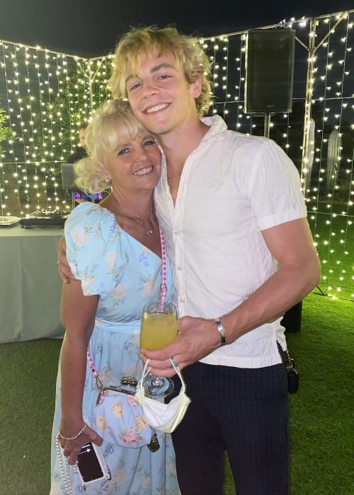 Stormie Lynch posing for a picture with Ross Lynch