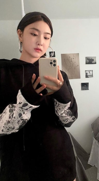 Yuna as seen while clicking a mirror selfie in October 2020