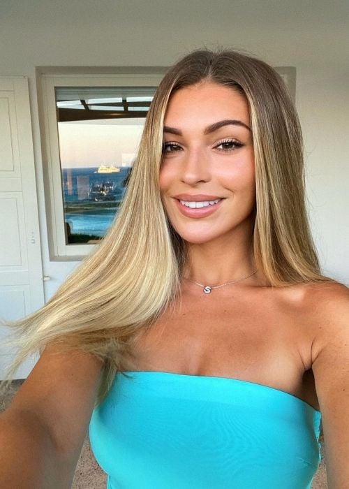 Zara McDermott as seen smiling in an Instagram selfie in 2020