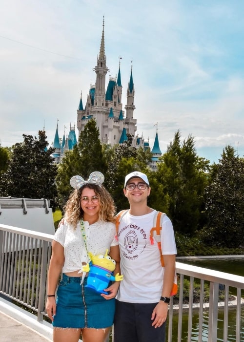 alanzoka and his girlfriend Maethe in a picture that was taken in July 2019