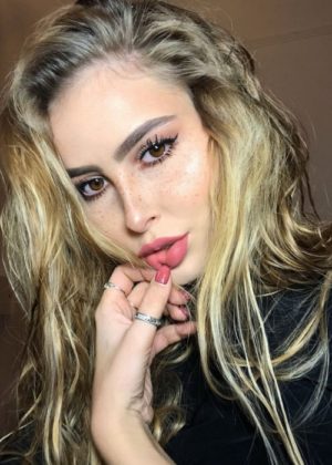 Elena Kamperi Height, Weight, Age, Boyfriend, Facts, Biography