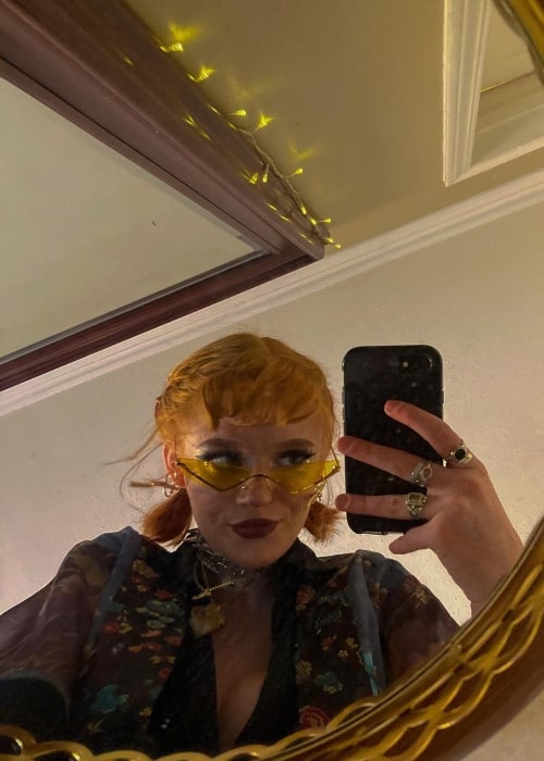 Hannah McCloud as seen while taking a mirror selfie in October 2020