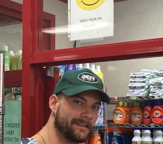 Jake Weary clicking a selfie in September 2017