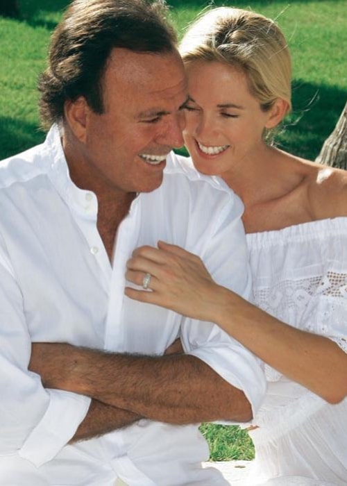 Julio Iglesias and Miranda Rijnsburger, as seen in March 2011