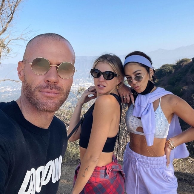 Oliver Trevena taking a selfie with GG Magree (Center) and Vanessa Hudgens at Griffith Park Hike Trail in November 2020