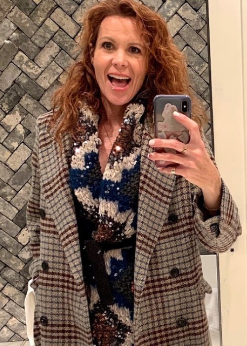 Robyn Lively in an Instagram selfie from April 2020