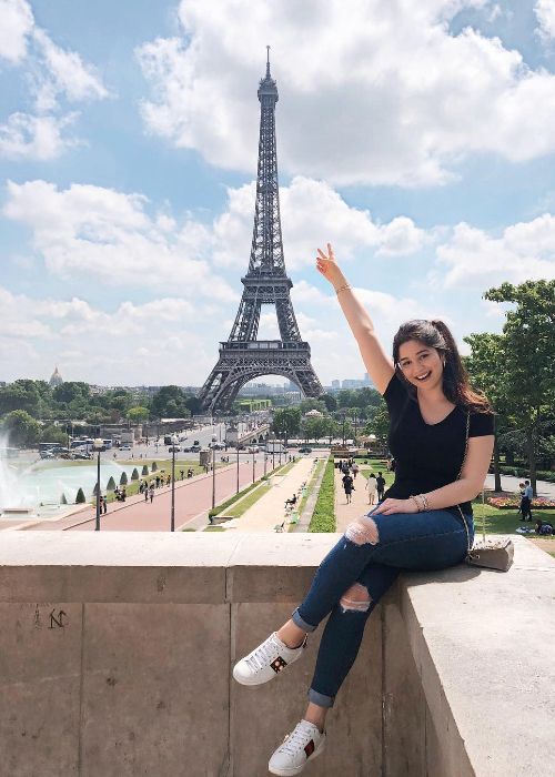 Sara seen posing around the Eiffel Tower in 2018