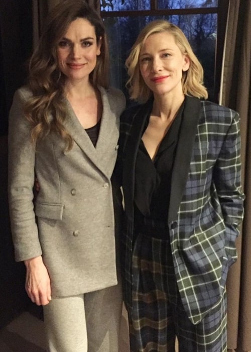 Anna Drijver (Left) posing for a picture alongside Cate Blanchett