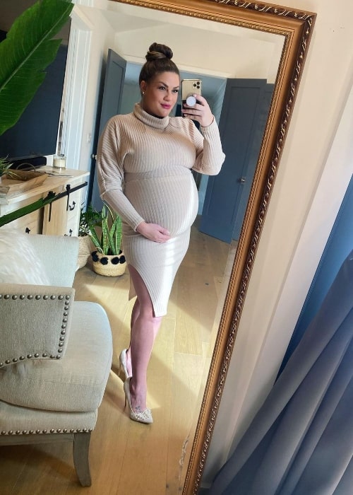 Brittany Cartwright taking a mirror selfie showing her baby bump in February 2021