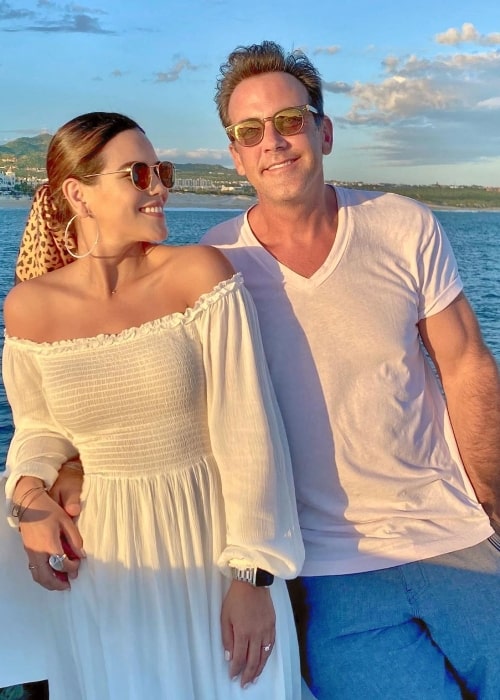 Carlos Ponce and Karina Banda as seen in an Instagram post in March 2021