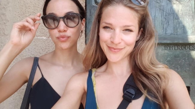 Caroline Ford (Left) in a selfie with Emma Saunders at Basílica de la Sagrada Família in Barcelona, Spain in June 2017