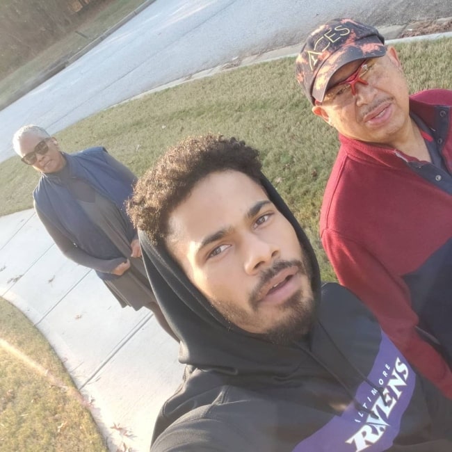 Jordan Calloway clicking a selfie with his parents