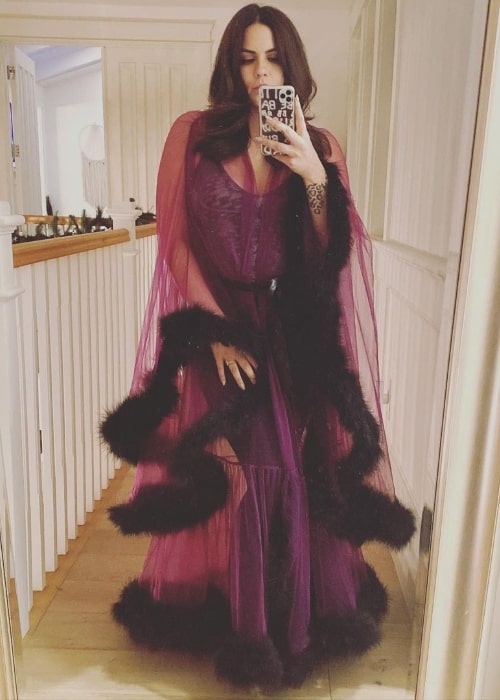 Katie Maloney-Schwartz as seen while clicking a mirror selfie in December 2020