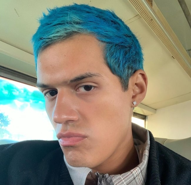 Omar Apollo in September 2020 enjoying his colored hair
