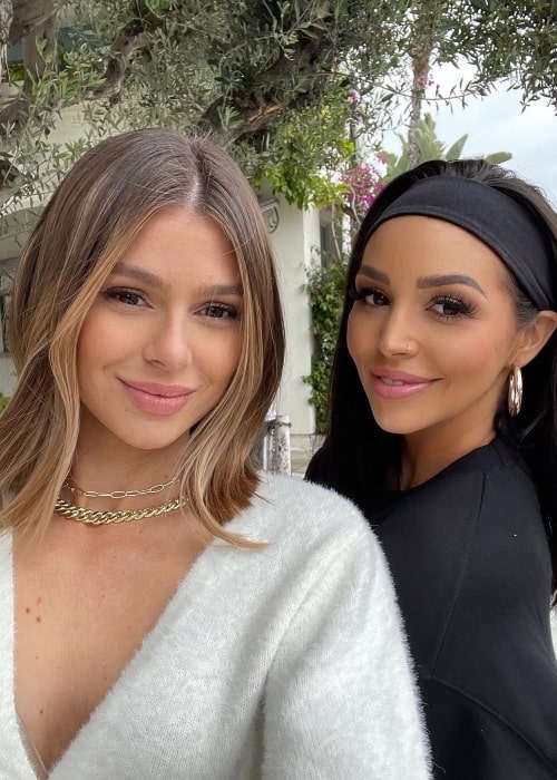 Raquel Leviss (Left) smiling for a picture alongside Scheana Shay