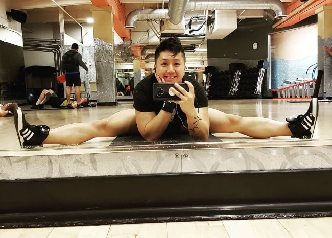 Rock M. Sakura taking a mirror selfie showing his flexibility in June 2019