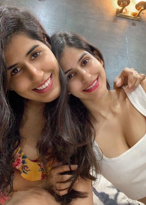 Sakshi Malik and her sister Aayushi Malik as seen in a selfie that was taken in May 2021
