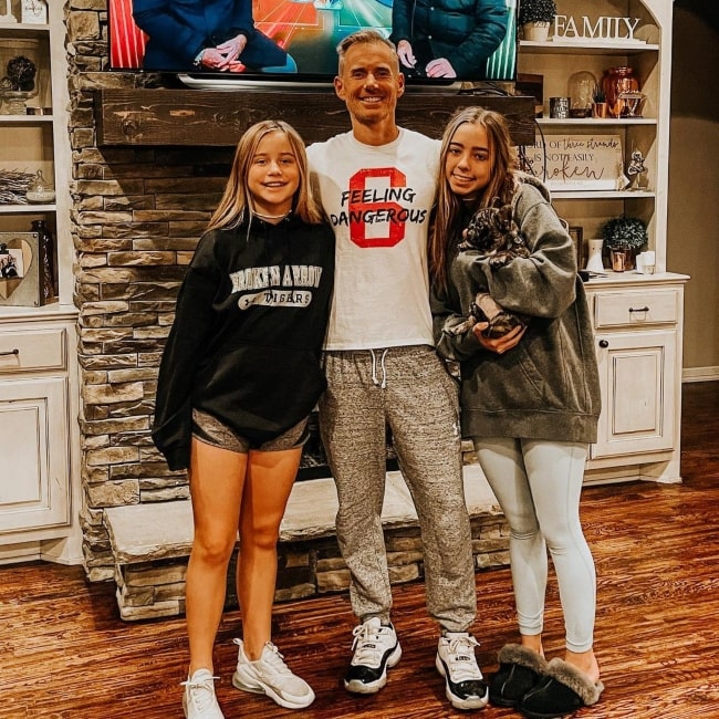 Billyvsco and his daughters Kynna Colle and Dru Perry in a picture that was taken in January 2020