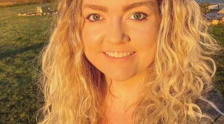 Colleen Hoover Height, Weight, Age, Body Statistics