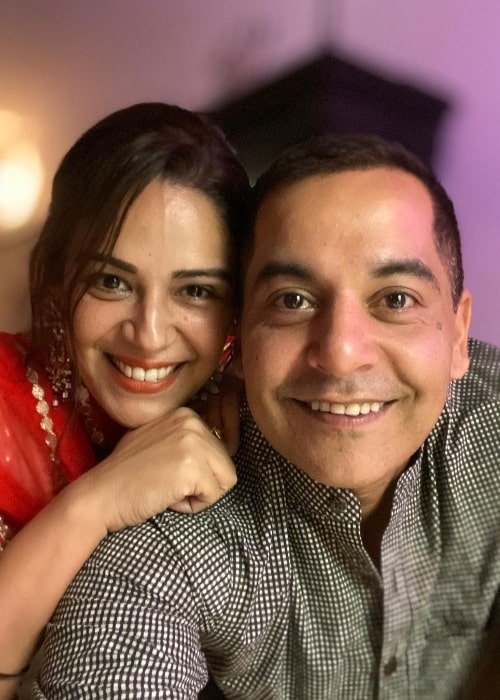 Gaurav Gera as seen while smiling in a selfie alongside Mona Singh in November 2019