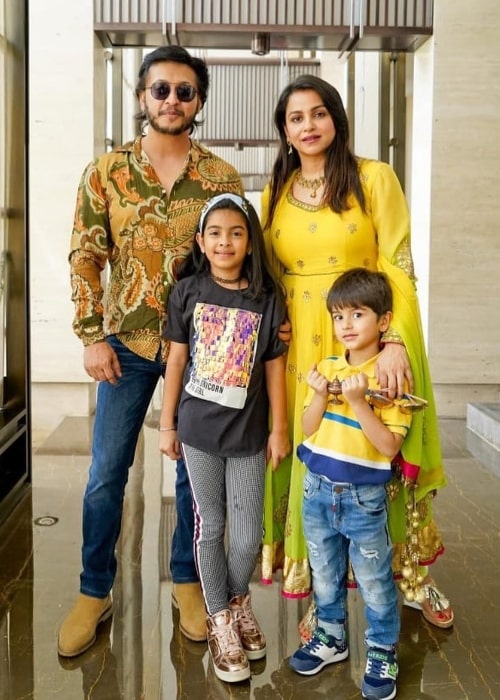 Gurdeep Kohli posing for a picture alongside her family