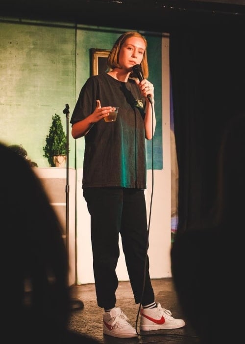 Hannah Einbinder as seen in a picture while doing a stand-up session in Funhouse Lounge in August 2018