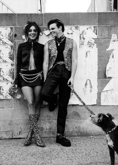 Jesse Jo Stark and her beau Yungblud in a black and white picture that was taken on the day he had announced of their relationship on Instagram in June 2021