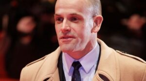 Jonny Lee Miller