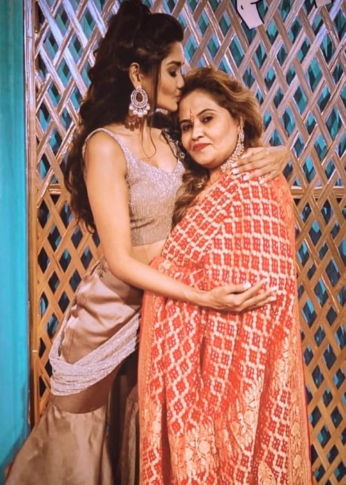 Kanchi Singh and her mother in an Instagram post in May 2021