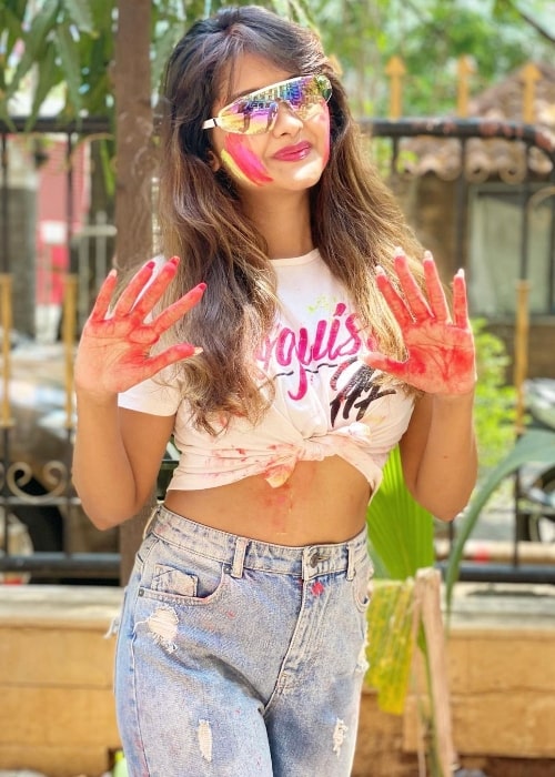 Kanchi Singh smiling for a Holi picture in March 2021