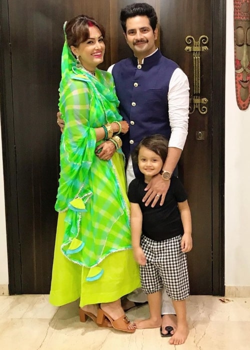 Karan Mehra in a picture with Nisha Rawal and their son in November 2020