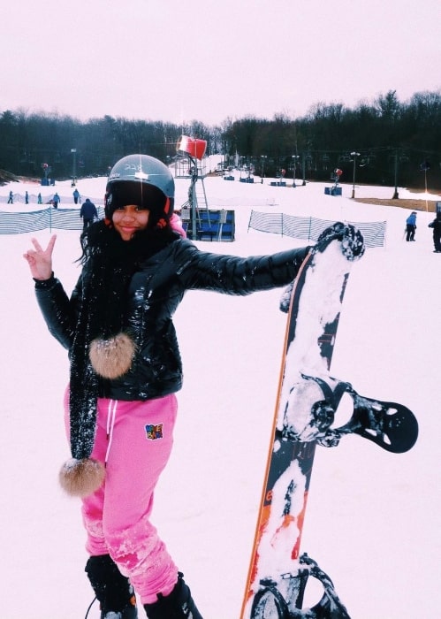 Lola Ann Clark having fun snowboarding in January 2021