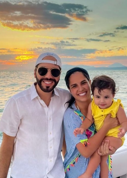 Nayib Bukele with his wife and daughter, as seen in April 2021