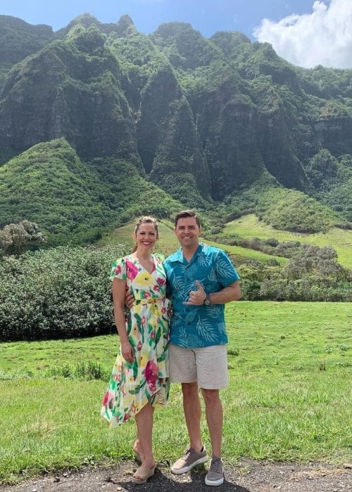Pascale Hutton and her co-star Kavan Smith as seen in a picture that was taken in Kualoa Ranch in June 2021
