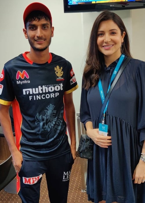 Shahbaz Ahmed posing for a picture alongside Anushka Sharma at Dubai International Cricket Stadium in October 2020