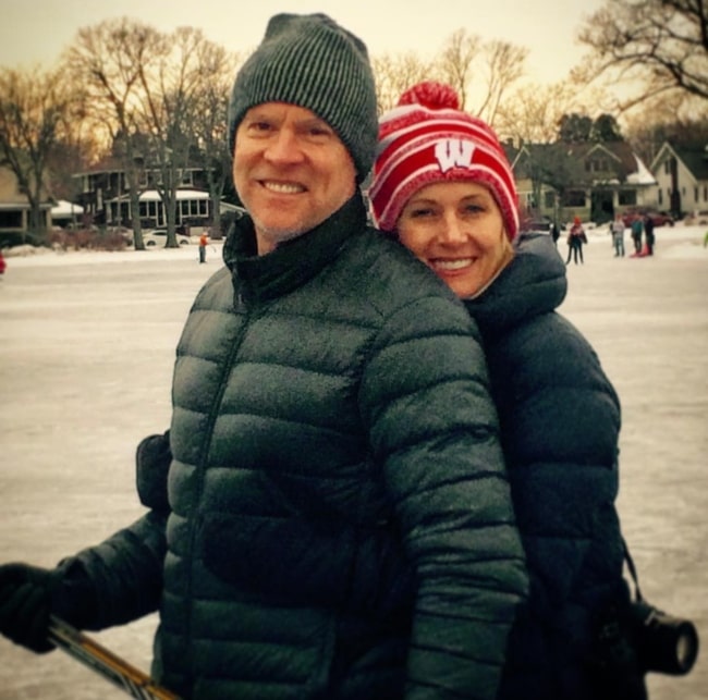 Tate Donovan having fun on ice with his sweetheart in January 2017