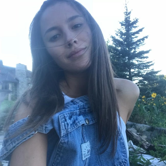 Zoë Belkin sharing her candid selfie in September 2018