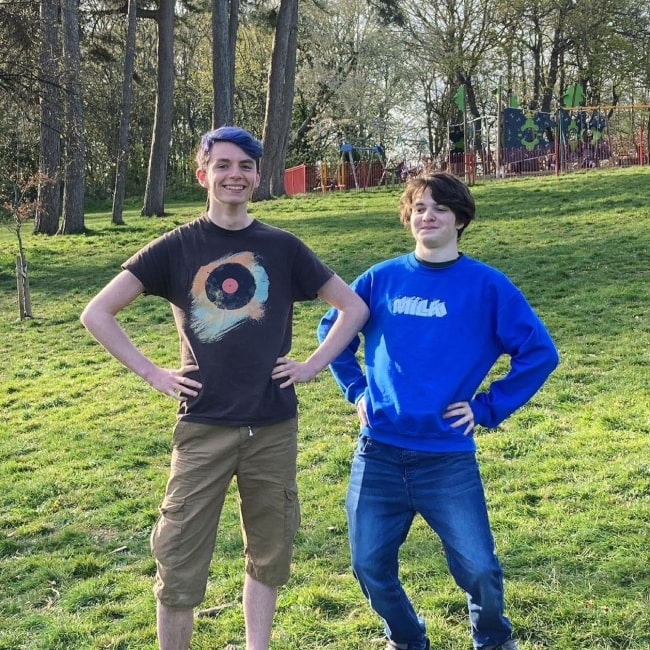 Badlinu as seen in a picture with Twitch streamer Tubbo in April 2021