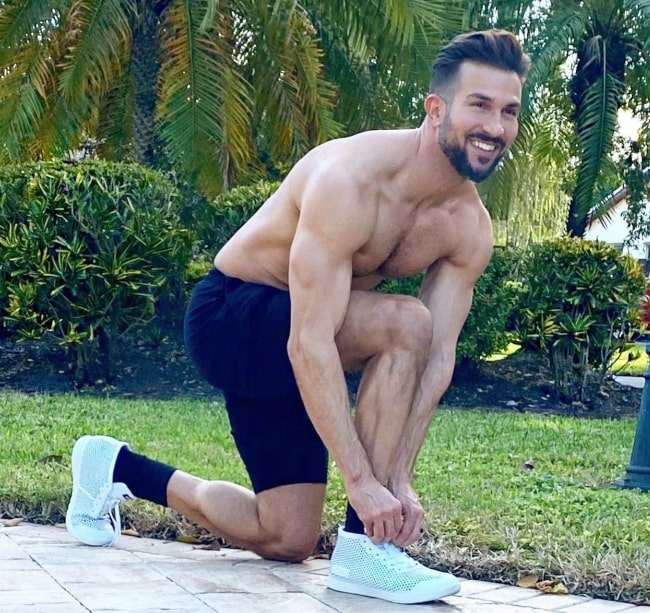 Bryan Abasolo in November 2020 suggesting a Thanksgiving weekend workout menu