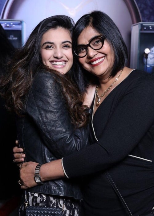 Divyansha Kaushik as seen in a picture with makeup artist Anu kaushik in February 2018